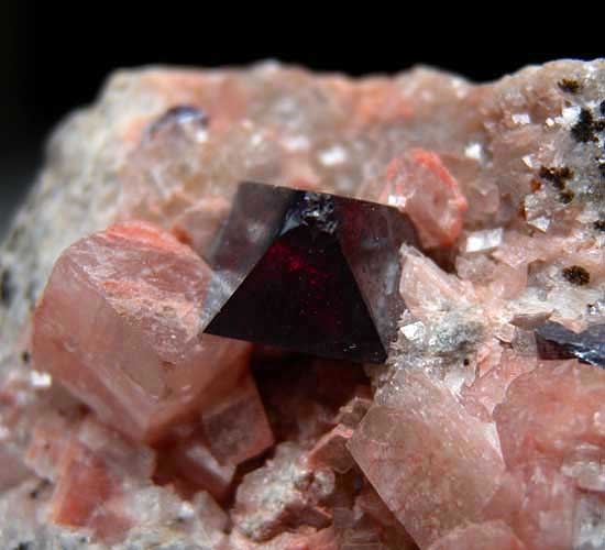Cuprite from Tsumeb, Namibia [db_pics/pics/af667d.jpg]