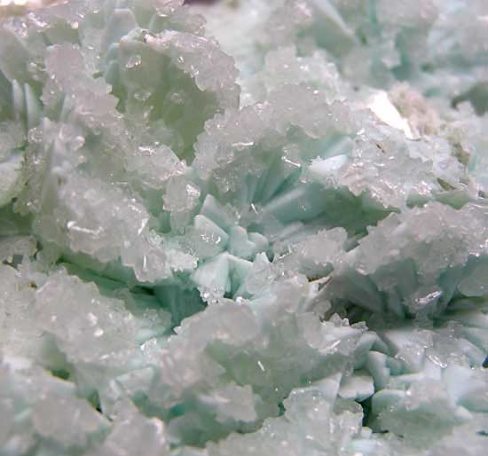 Hemimorphite on Apatite pseudo. Tarbutite from Skorpion Mine, Rosh Pinah, Namibia [db_pics/pics/af744d.jpg]
