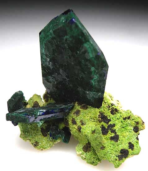 Malachite after Azurite on Bayldonite from Tsumeb, Namibia [db_pics/pics/af800b.jpg]