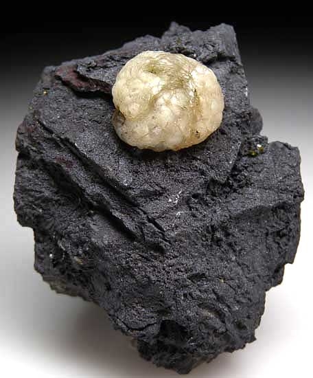 Brucite on Manganite from N'Chwanning Mine, Kuruman, South Africa [db_pics/pics/af803a.jpg]