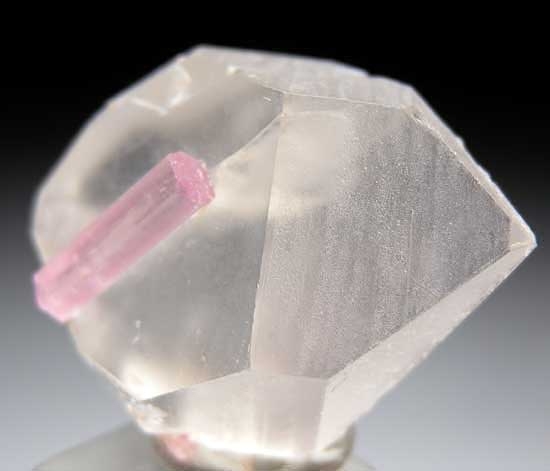 Elbaite on Quartz from Uis Pegmatite, Kunene Region, Namibia [db_pics/pics/af927a.jpg]