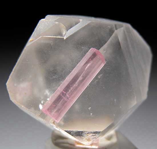 Elbaite on Quartz from Uis Pegmatite, Kunene Region, Namibia [db_pics/pics/af927c.jpg]