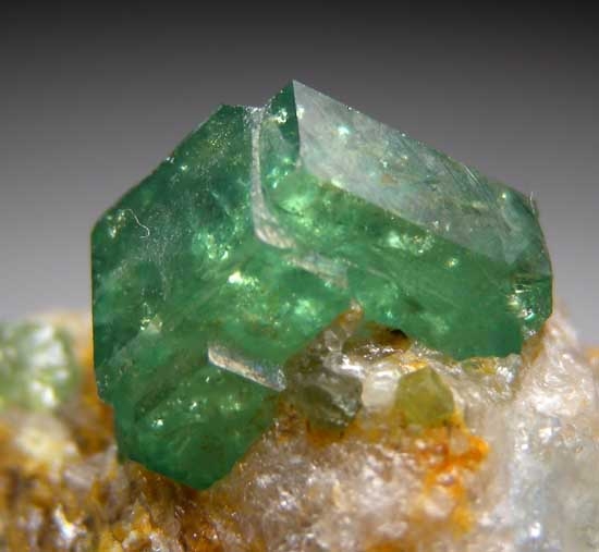 Demantoid Garnet from Erongo Mountains, Namibia [db_pics/pics/af931b.jpg]
