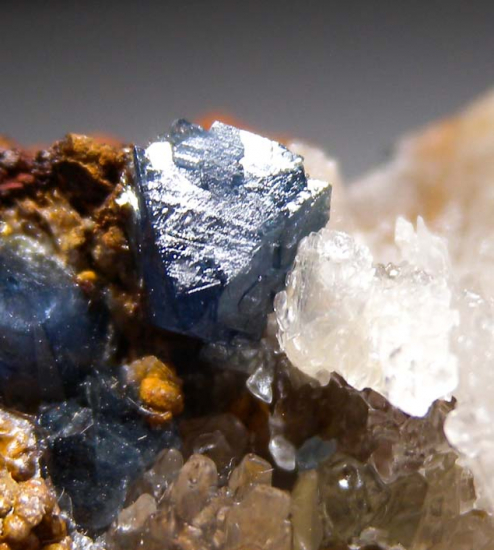 Scorodite with Selenite from Mina Oujela, Mapimi, Durango, Mexico [db_pics/pics/au146c.jpg]