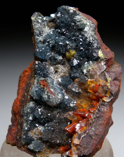 Scorodite from Mina Oujela, Mapimi, Durango, Mexico [db_pics/pics/au147a.jpg]