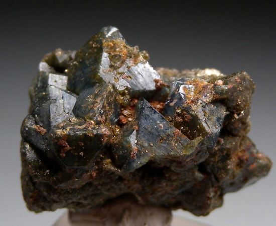 Scorodite with Beudantite from Mina Oujela, Mapimi, Durango, Mexico [db_pics/pics/au200a.jpg]