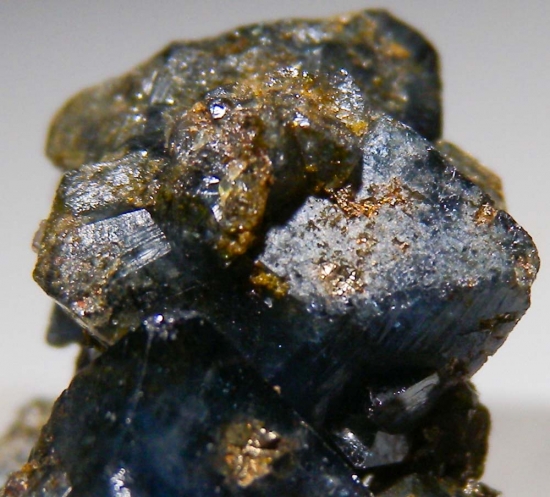 Scorodite with Beudantite from Mina Oujela, Mapimi, Durango, Mexico [db_pics/pics/au204e.jpg]