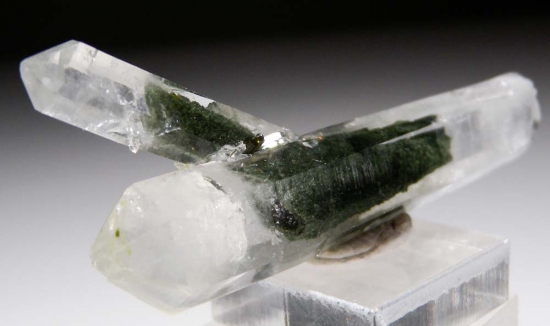Chlorite in Quartz from Balochistan, Pakistan [db_pics/pics/au311b.jpg]