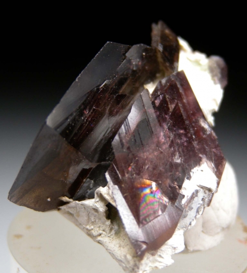Axinite from Puiva, Berezovo district, Ural Mountains, Russia [db_pics/pics/au375b.jpg]