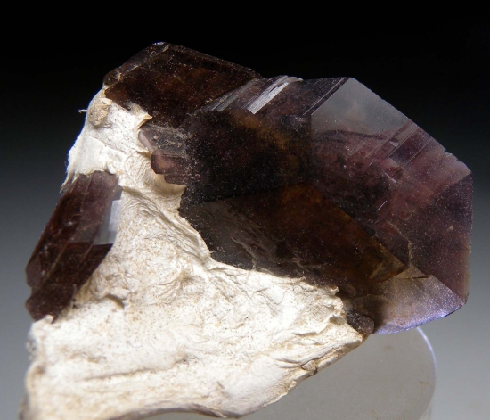 Axinite from Puiva, Berezovo district, Ural Mountains, Russia [db_pics/pics/au375c.jpg]