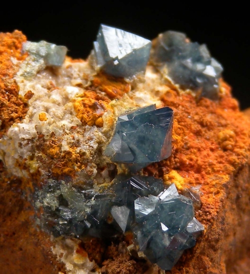 Scorodite from Mina Oujela, Mapimi, Durango, Mexico [db_pics/pics/au382c.jpg]