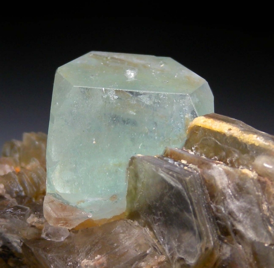 Aquamarine from Skardu District, Pakistan [db_pics/pics/au512d.jpg]