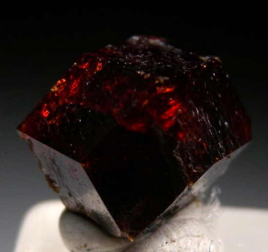 Almandine from Copper Hill Dist., Ducktown, Tennessee, USA [db_pics/pics/au525b.jpg]