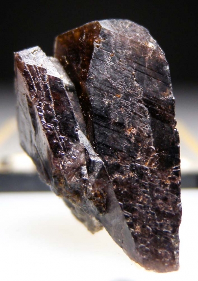 Axinite from Toroku Mine, Miyazaki Pref., Japan [db_pics/pics/au534a.jpg]