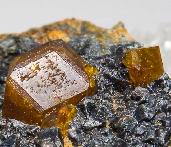 Andradite var. Topazolite from Yellowcat Mine (Junnila Mine), San Benito Co., California, USA [db_pics/pics/au548e.jpg]