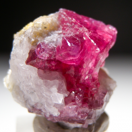 Spinel from Mahenge, Morogoro, Tanzania [db_pics/pics/au607b.jpg]