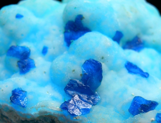 Veszelyite on Hemimorphite from Palabanda quarries, Mfouati, Bouenza Department, Republic of the Congo [db_pics/pics/au798c.jpg]