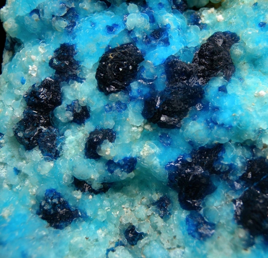 Veszelyite on Hemimorphite from Palabanda quarries, Mfouati, Bouenza Department, Republic of the Congo [db_pics/pics/au800d.jpg]
