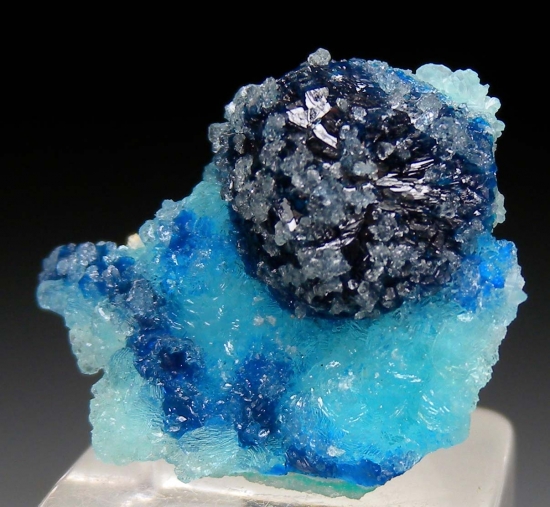 Veszelyite on Hemimorphite from Palabanda quarries, Mfouati, Bouenza Department, Republic of the Congo [db_pics/pics/au801a.jpg]