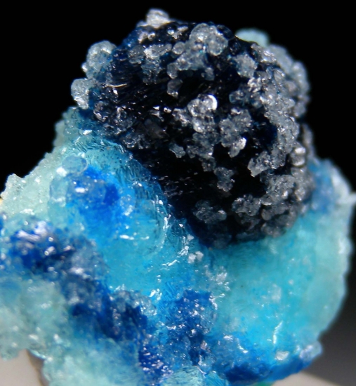 Veszelyite on Hemimorphite from Palabanda quarries, Mfouati, Bouenza Department, Republic of the Congo [db_pics/pics/au801b.jpg]