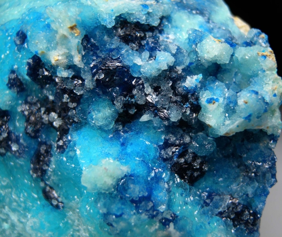 Veszelyite on Hemimorphite from Palabanda quarries, Mfouati, Bouenza Department, Republic of the Congo [db_pics/pics/au805d.jpg]