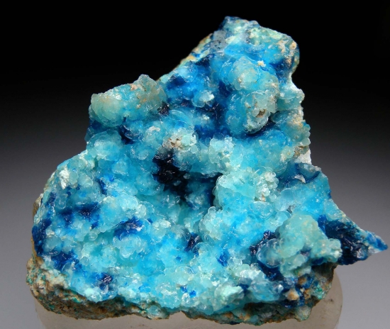 Veszelyite on Hemimorphite from Palabanda quarries, Mfouati, Bouenza Department, Republic of the Congo [db_pics/pics/au806a.jpg]
