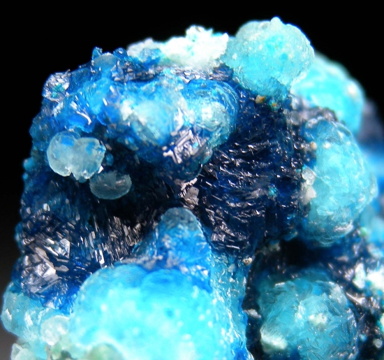 Veszelyite on Hemimorphite from Palabanda quarries, Mfouati, Bouenza Department, Republic of the Congo [db_pics/pics/au809d.jpg]