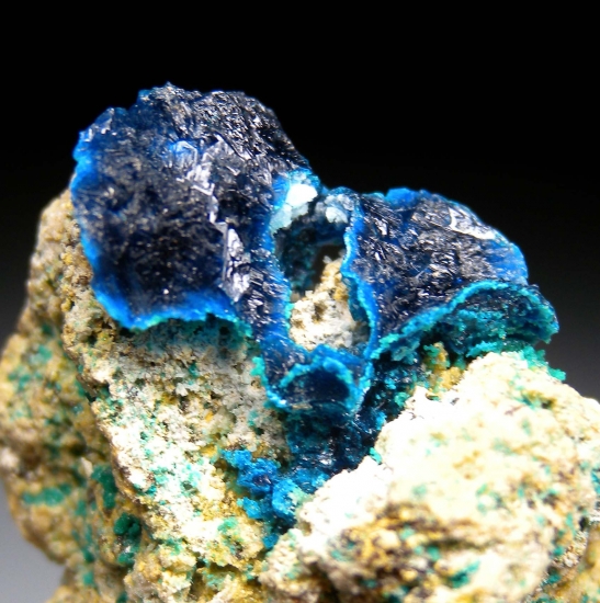 Veszelyite with Kipushite from Palabanda quarries, Mfouati, Bouenza Department, Republic of the Congo [db_pics/pics/au811b.jpg]
