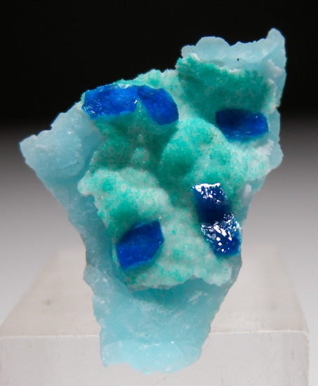 Veszelyite on Hemimorphite from Palabanda quarries, Mfouati, Bouenza Department, Republic of the Congo [db_pics/pics/au893a.jpg]