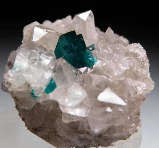 Dioptase with Quartz from Sanda Mine, Pool Department, Republic of the Congo [db_pics/pics/au916d.jpg]
