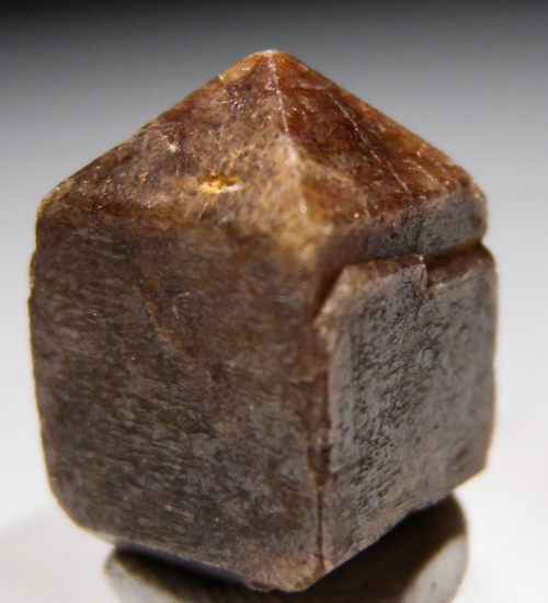 Zircon from Freeman Mine, North Carolina, USA [db_pics/pics/au946e.jpg]