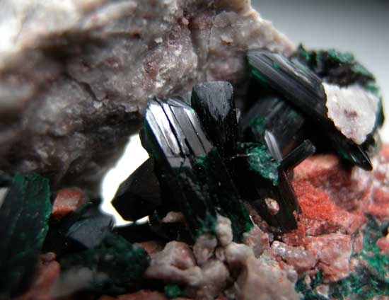 Brochantite from Milpillas Mine, Cuitaca, Sonora, Mexico [db_pics/pics/b120b.jpg]