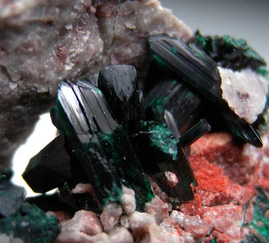 Brochantite from Milpillas Mine, Cuitaca, Sonora, Mexico [db_pics/pics/b120c.jpg]