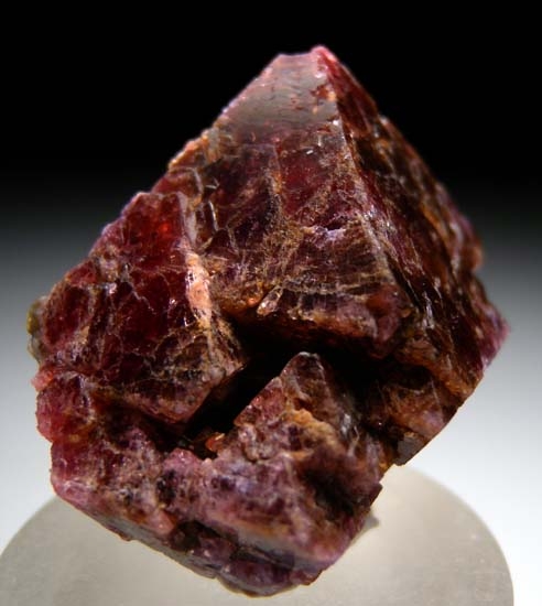 Spinel from Luc Yen, Yen Bai Prov., Vietnam [db_pics/pics/b147a.jpg]