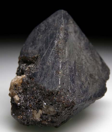 Alabandite from Merelani Hills, Arusha, Tanzania [db_pics/pics/b340b.jpg]