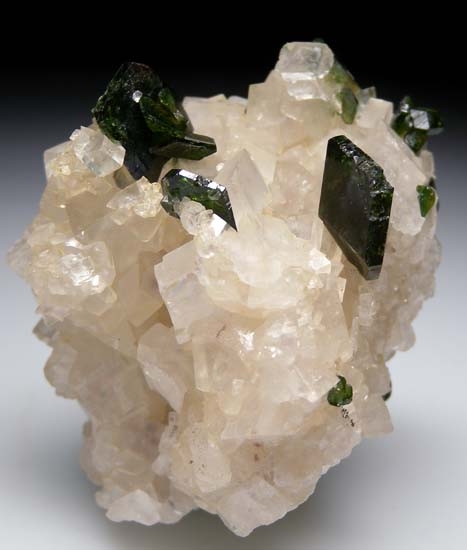 Uvite on Dolomite from Brumado Mine, Bahia, Brazil [db_pics/pics/b480a.jpg]