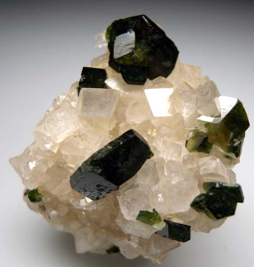 Uvite on Dolomite from Brumado Mine, Bahia, Brazil [db_pics/pics/b480b.jpg]