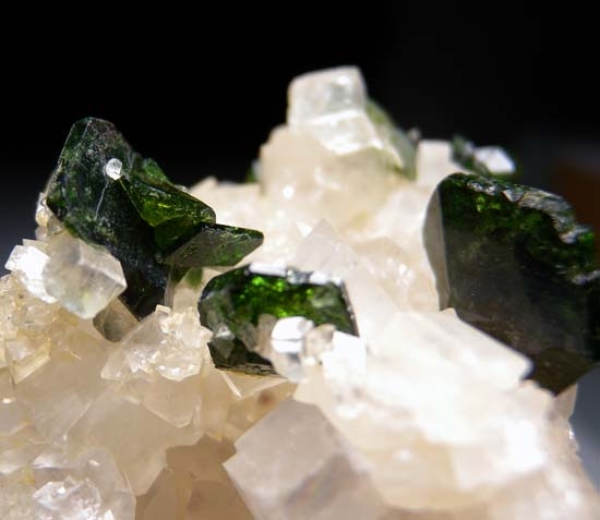 Uvite on Dolomite from Brumado Mine, Bahia, Brazil [db_pics/pics/b480c.jpg]