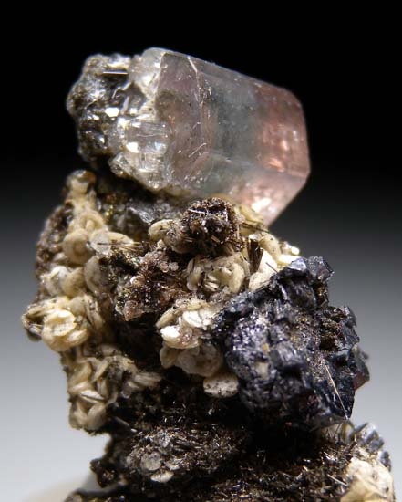 Apatite from Panasquiera, Castelo Branco, Portugal [db_pics/pics/b576b.jpg]