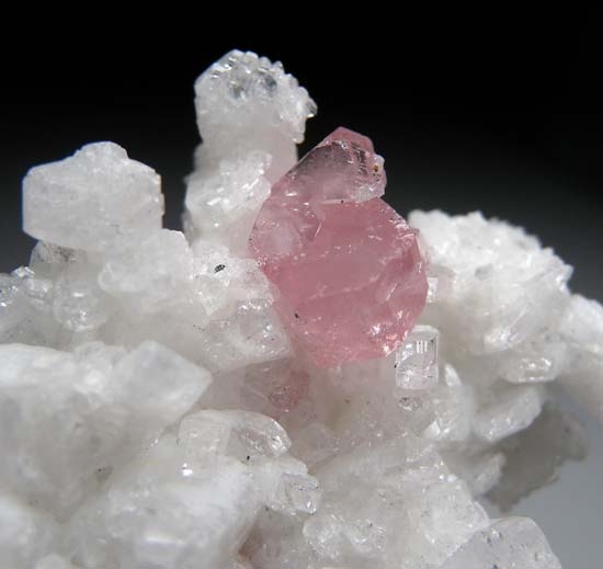 Apatite on Dolomite from La Marina Mine, Boyaca Dept., Colombia [db_pics/pics/b578c.jpg]