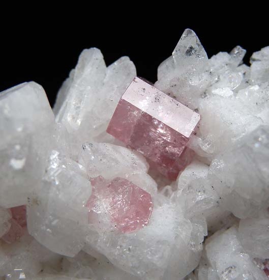 Apatite on Dolomite from La Marina Mine, Boyaca Dept., Colombia [db_pics/pics/b579c.jpg]