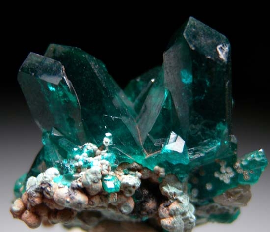 Dioptase on Plancheite from Christoph Mine, Kaokaveld, Namibia [db_pics/pics/b616c.jpg]