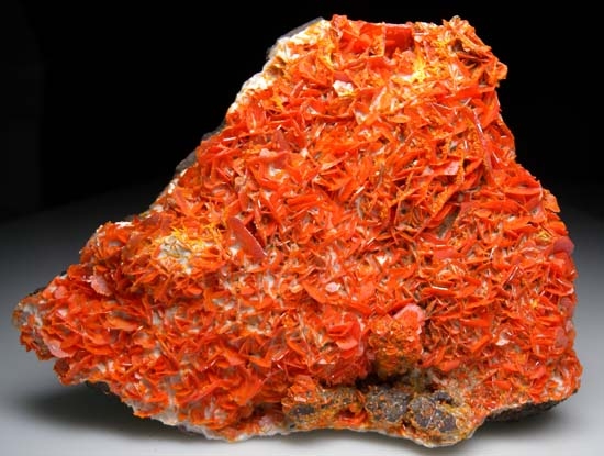 Wulfenite from Kuruktag Mountains, Xinjiang Uygur Region, China [db_pics/pics/b656a.jpg]