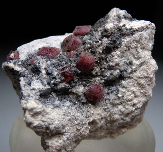 Red Beryl from Thomas Range, Beaver Co., Utah, USA [db_pics/pics/b773a.jpg]
