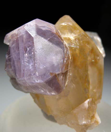 Apatite on Quartz from Pech, Afghanistan [db_pics/pics/b817b.jpg]