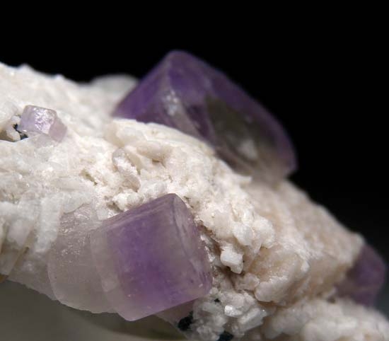 Apatite from Kunar Prov., Afghanistan [db_pics/pics/b848e.jpg]