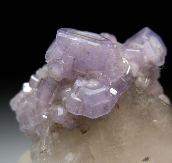 Apatite on Quartz from Kunar Prov., Afghanistan [db_pics/pics/b849c.jpg]