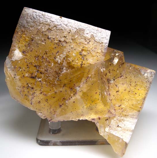 Fluorite with Chalcopyrite from Minerva Mine, Hardin Co., Illinois [db_pics/pics/b864a.jpg]