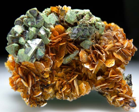 Kesterite With Mushistonite from Mt Xuebaoding, Pingwu District, Sichuan Province, China [db_pics/pics/b872a.jpg]