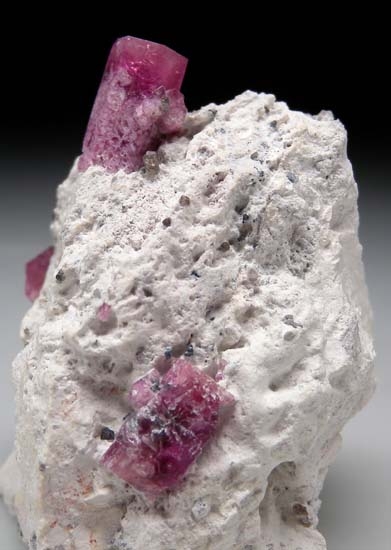 Red Beryl from Violet Claims, Wah Wah Mtns., Utah, USA [db_pics/pics/b925b.jpg]